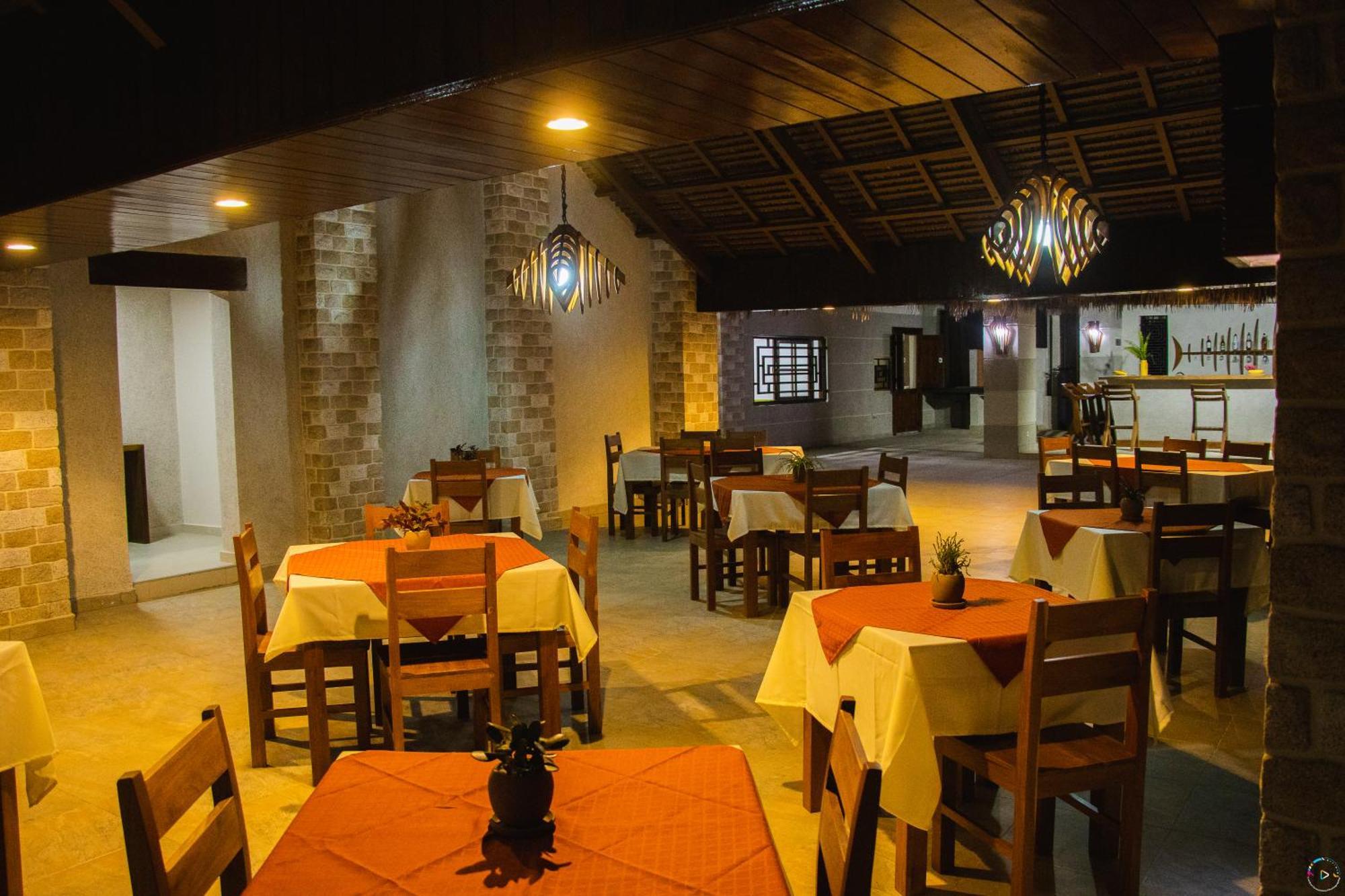 Hotel Baobab Cafe Morondava Exterior photo