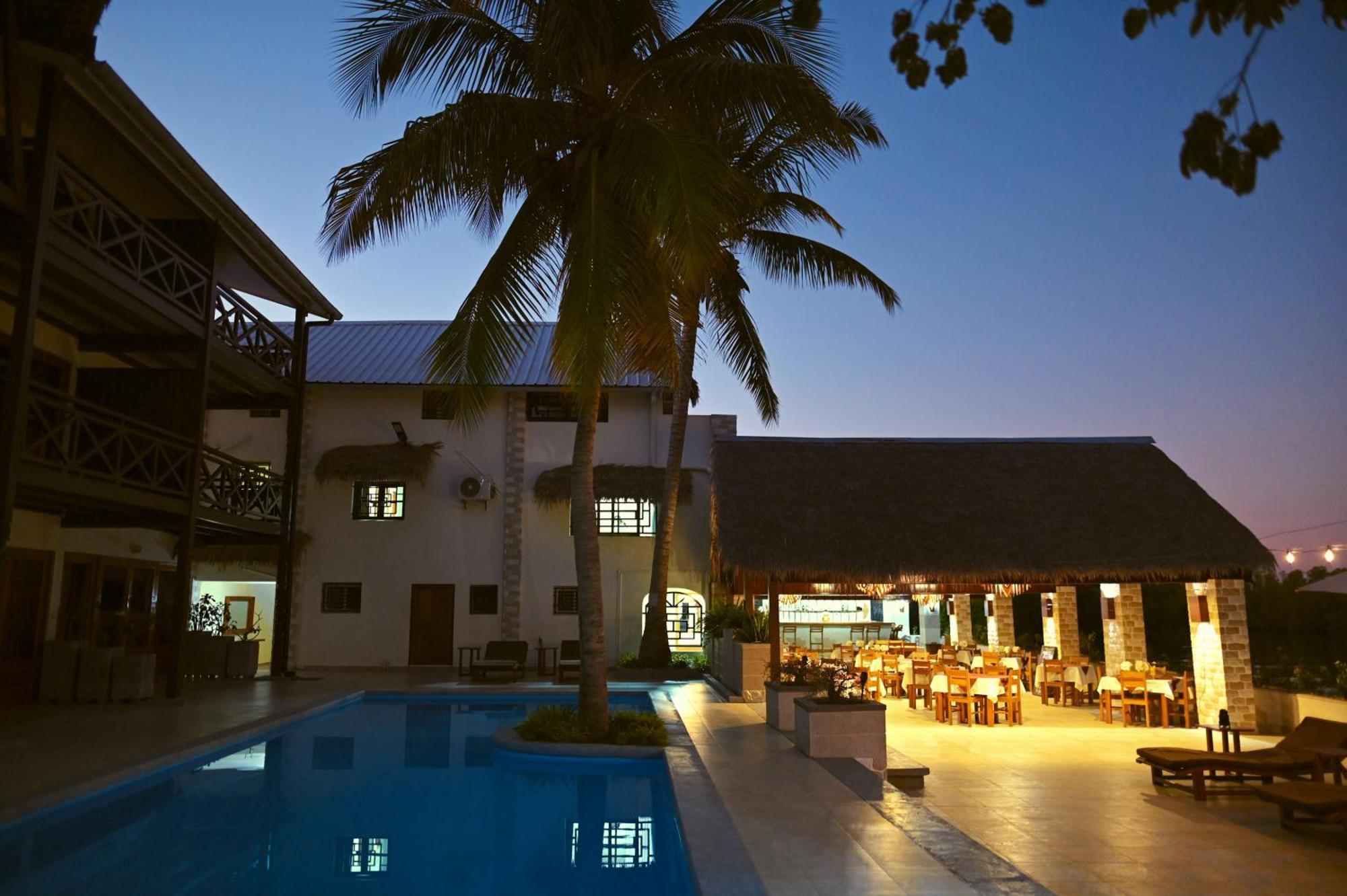 Hotel Baobab Cafe Morondava Exterior photo